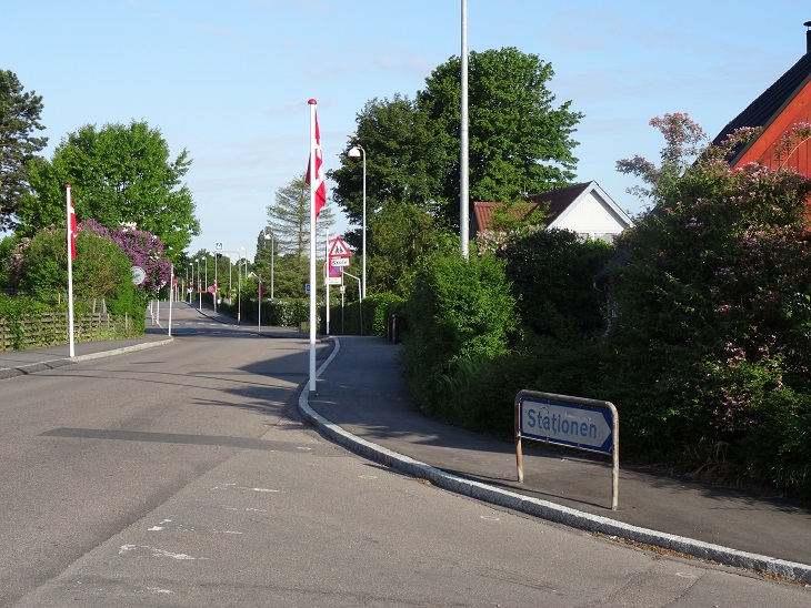 Stationsvej set mod vest ud for Jernbanevej, kl. ca 7.30 Foto- F.P.